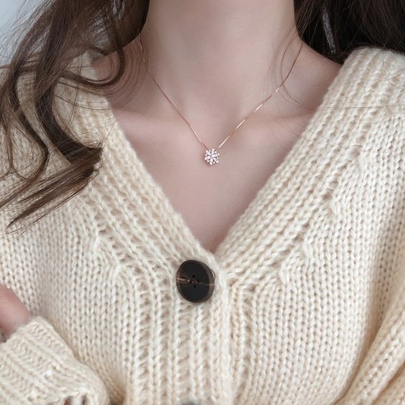 NEW Silver / Rose Gold Flash Cubic Zircon Snowflake Pendant Necklace - Picture 3 of 6